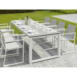 hvidt spisebord med udtræk og 8 tilhørende spisestole